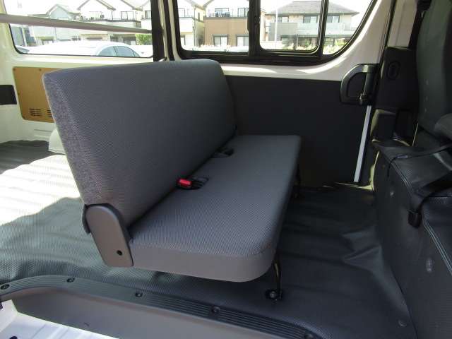 Toyota Hiace Van 8