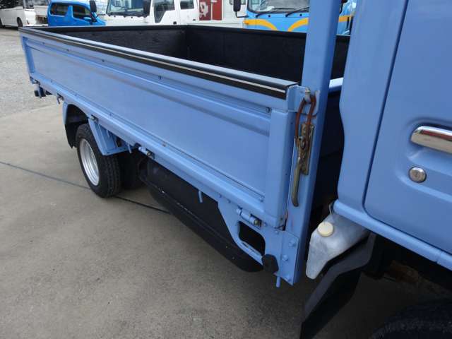 Isuzu Elf 6