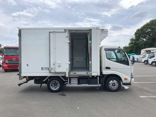 Hino Dutro 11