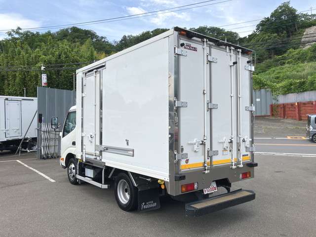 Hino Dutro 4