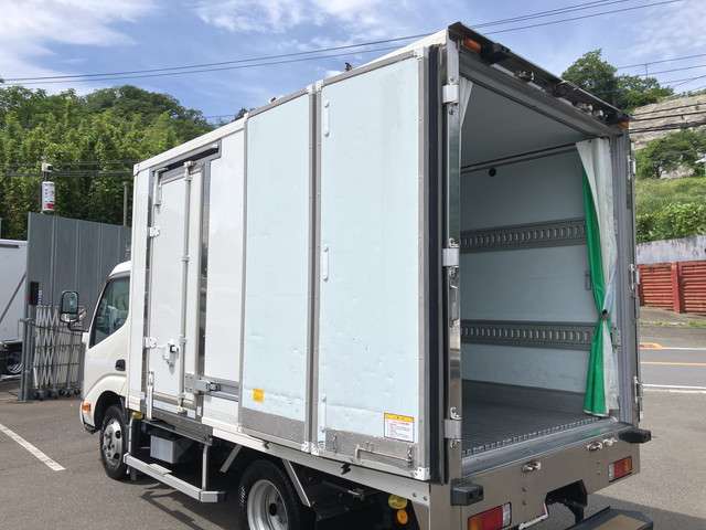 Hino Dutro 8