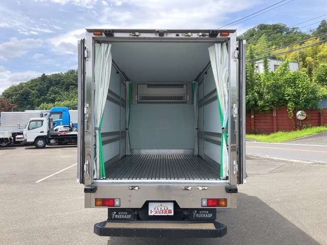 Hino Dutro 9
