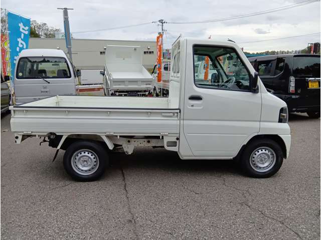 Nissan Clipper Truck 4