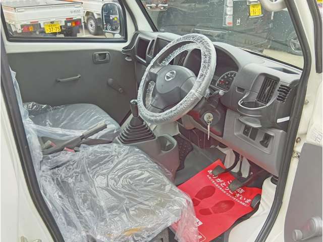 Nissan Clipper Truck 10