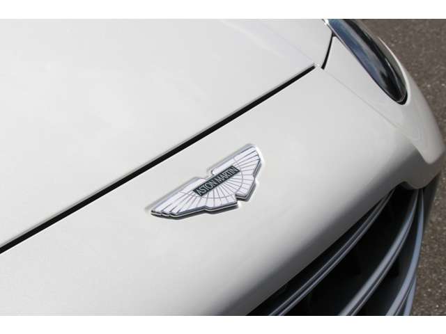 Aston Martin DBX 11
