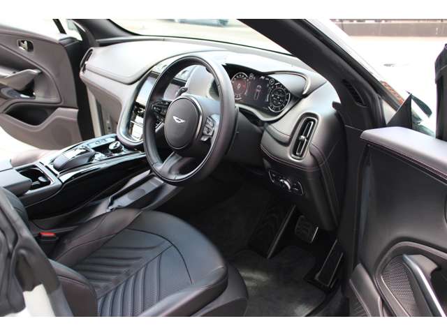 Aston Martin DBX 3