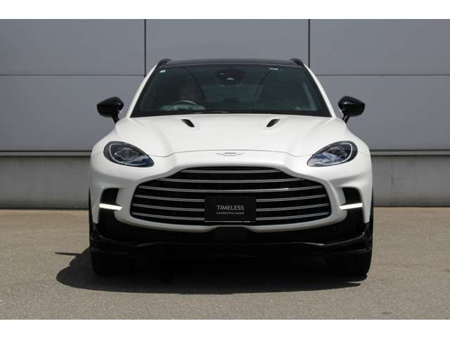 Aston Martin DBX 10
