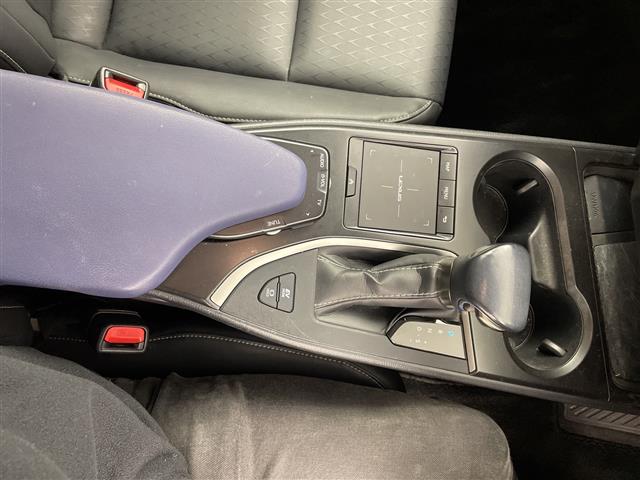Lexus UX 7