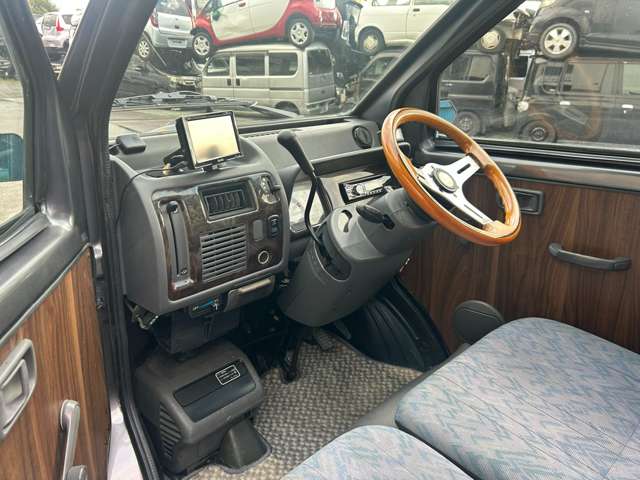 Daihatsu Midget II 2