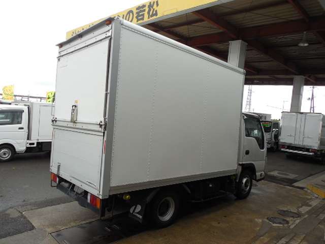 Isuzu Elf 4