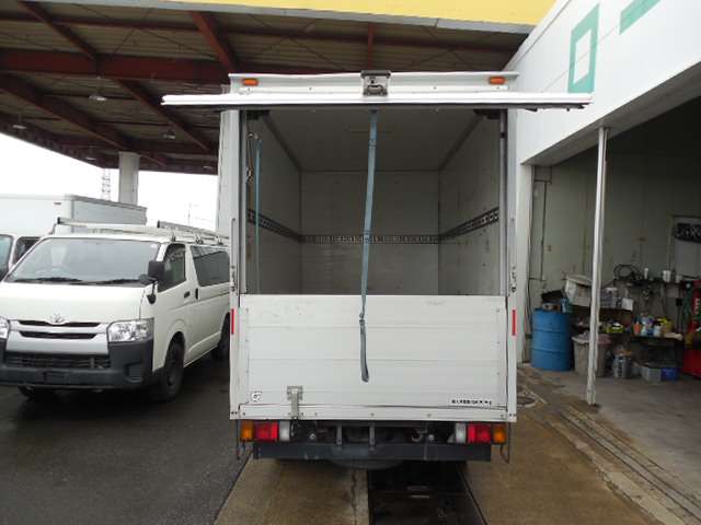 Isuzu Elf 6