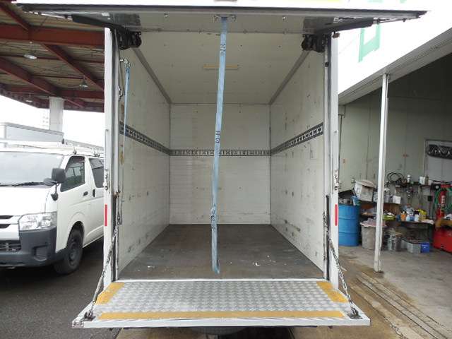 Isuzu Elf 7