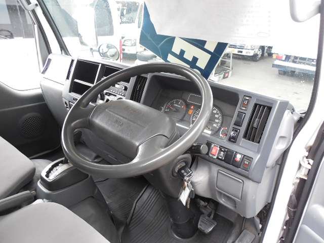Isuzu Elf 8
