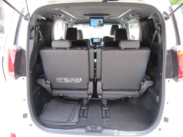 Toyota Alphard 4
