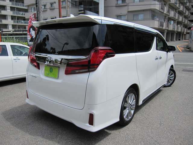 Toyota Alphard 6