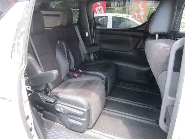 Toyota Alphard 9