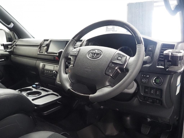 Toyota Hiace Van 11