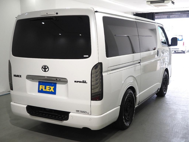 Toyota Hiace Van 5