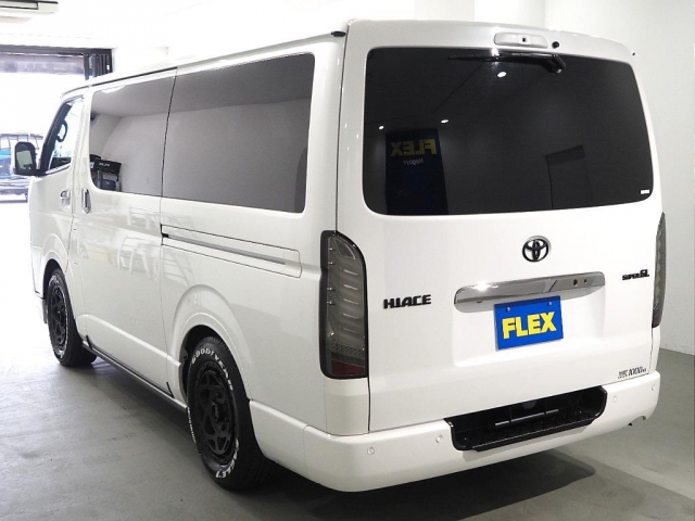 Toyota Hiace Van 6