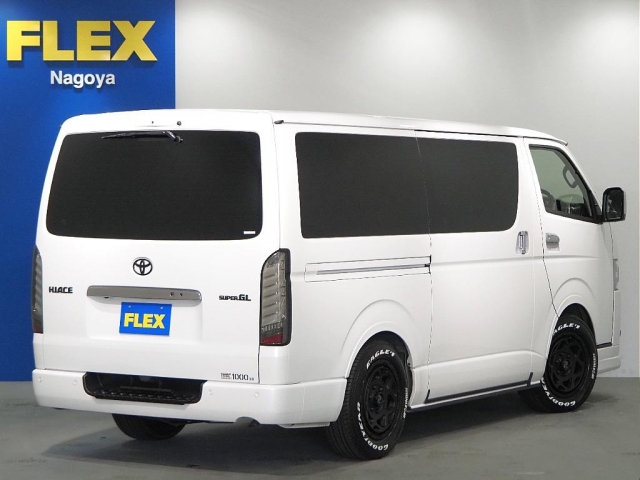 Toyota Hiace Van 7