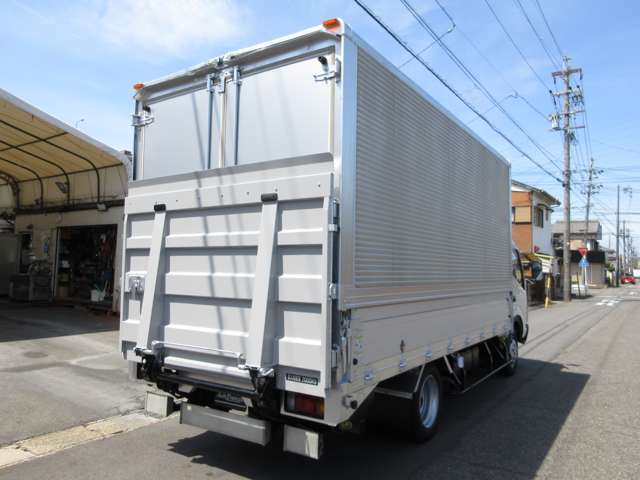 Hino Dutro 6