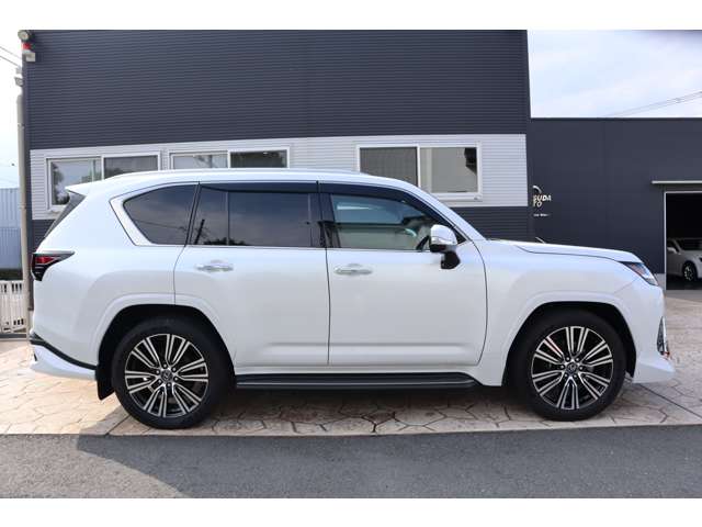 Lexus LX 4