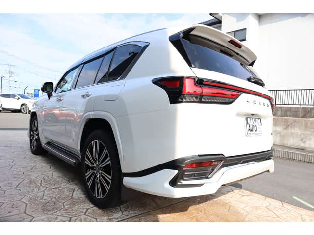 Lexus LX 5
