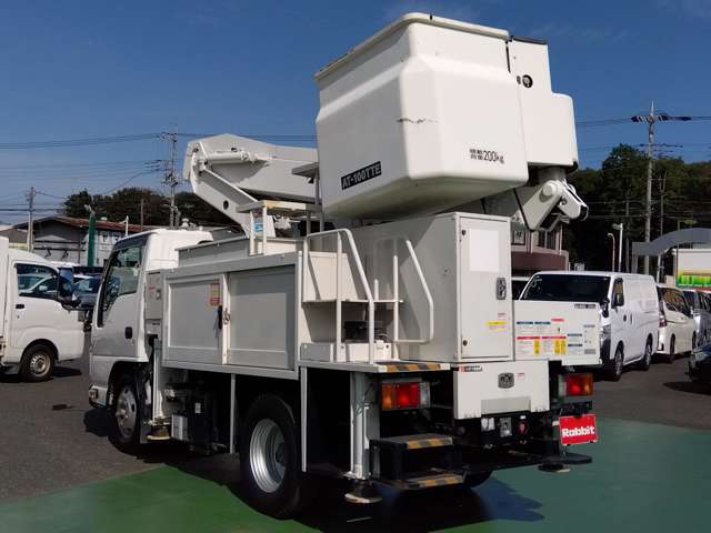 Isuzu Elf 6