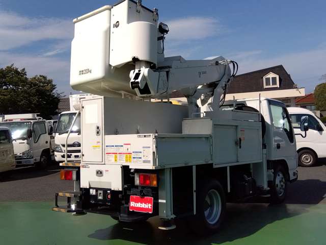 Isuzu Elf 8