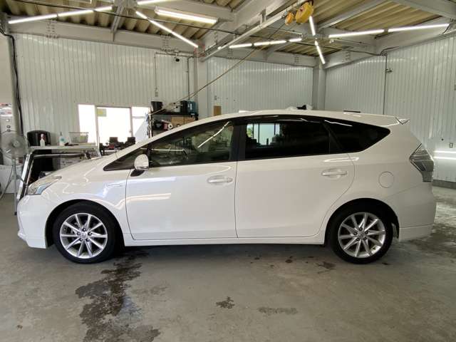 Toyota Prius α 11