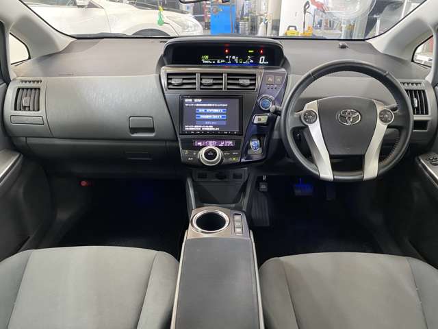 Toyota Prius α 3