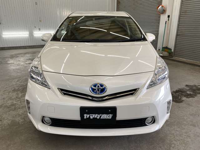 Toyota Prius α 4
