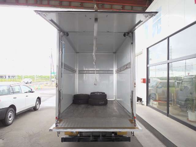 Isuzu Elf 6