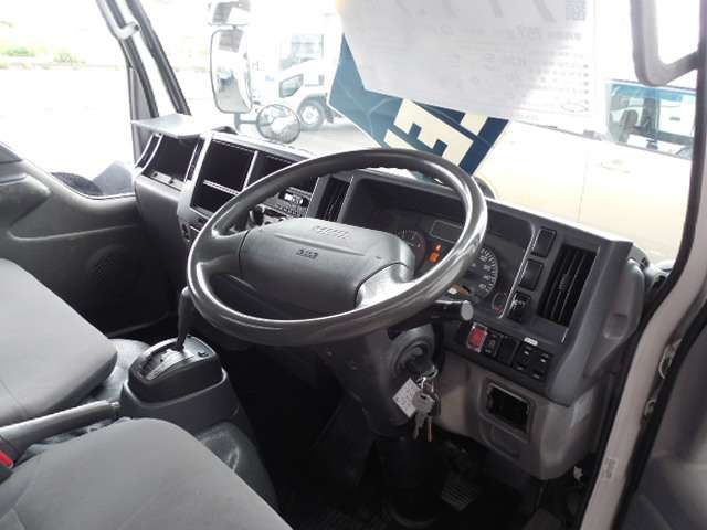 Isuzu Elf 7
