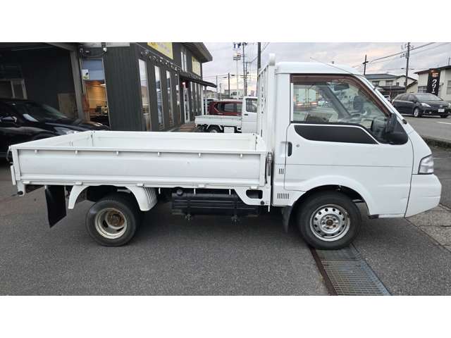 Nissan Vanette Truck 4