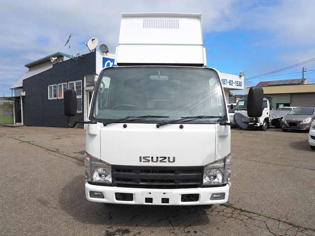 Isuzu Elf 2