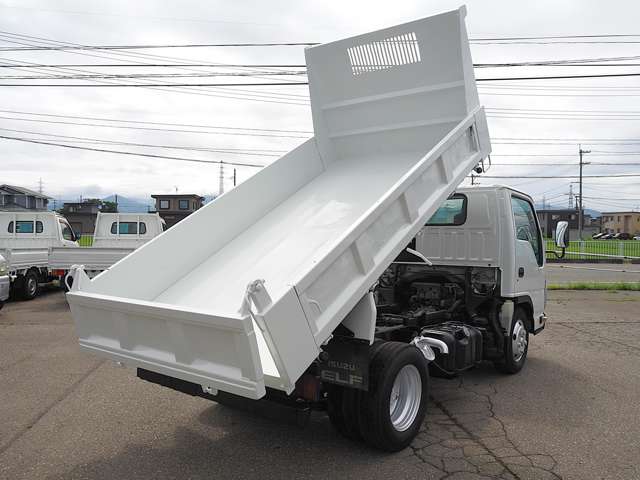 Isuzu Elf 8