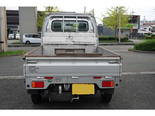 Nissan NT100 Clipper 3
