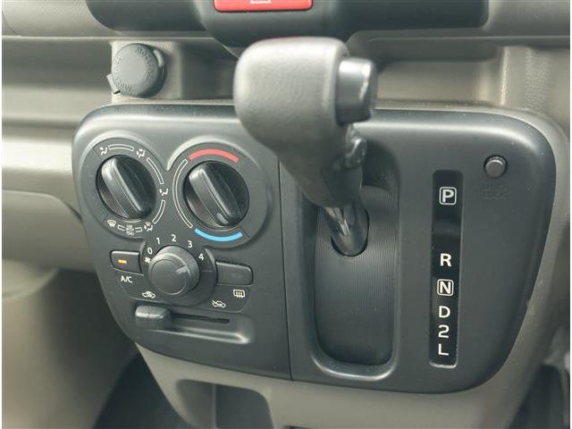 Mitsubishi Minicab Van 9