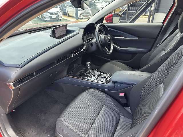 Mazda CX-30 11