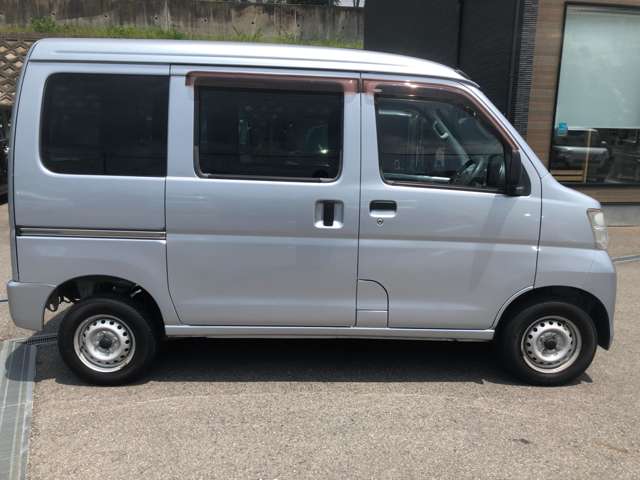 Daihatsu Hijet Cargo 4