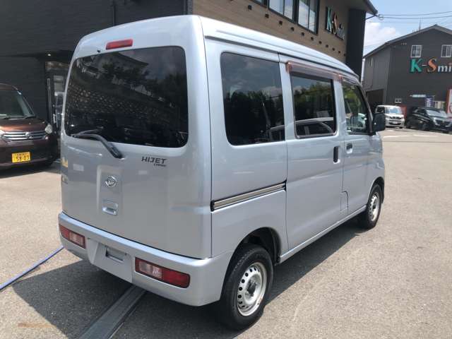 Daihatsu Hijet Cargo 5