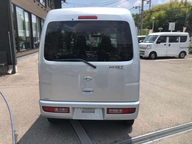 Daihatsu Hijet Cargo 6