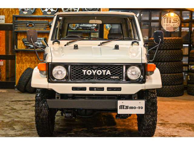 Toyota Land Cruiser 70 6