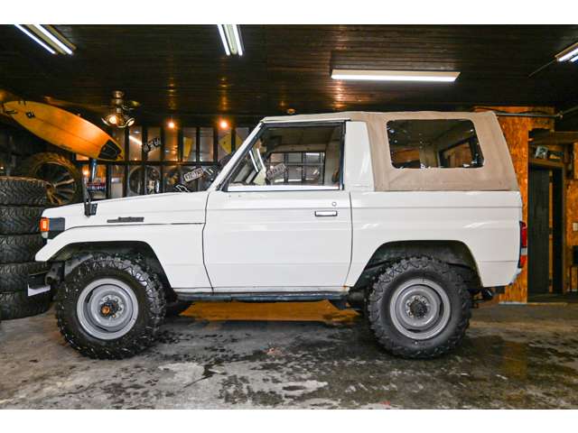 Toyota Land Cruiser 70 9
