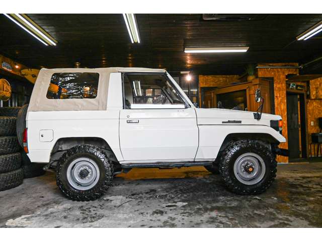Toyota Land Cruiser 70 10