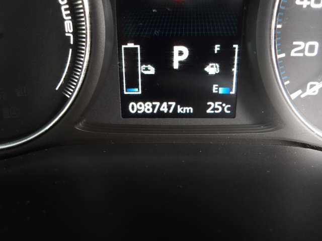 Mitsubishi Outlander PHEV 12