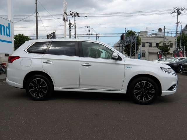 Mitsubishi Outlander PHEV 4