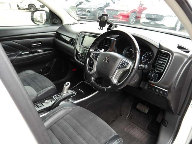 Mitsubishi Outlander PHEV 7