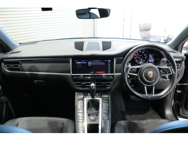 Porsche Macan 3